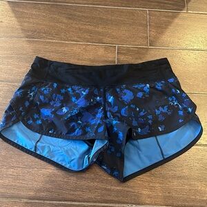 EUC Lululemon low rise speed up shorts, 2.5 inch inseam, size 6